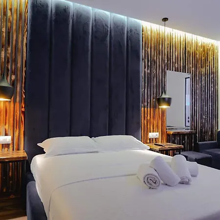 Piramida Hotel Ksamil