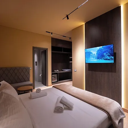Piramida Hotel Ksamil